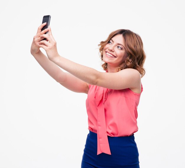 Lächelnde Frau, die selfie Foto macht