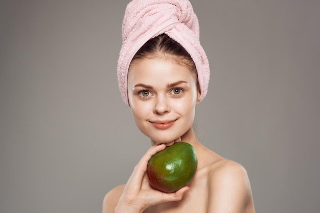 Lächelnde Frauen nackten Schultern klare Haut Mango exotisch Hochqualitätsfoto