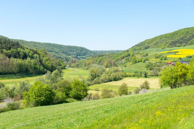 ländliche Frühlingslandschaft