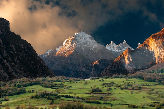 Ländliche Landschaften im Inneren von Asturien