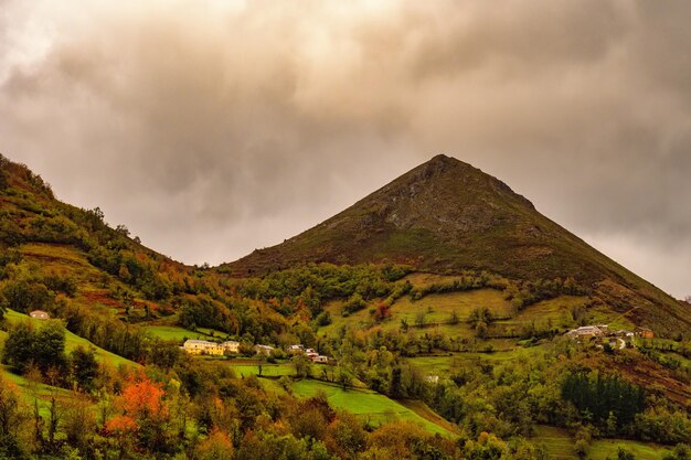 Ländliche Landschaften im Landesinneren von Asturien