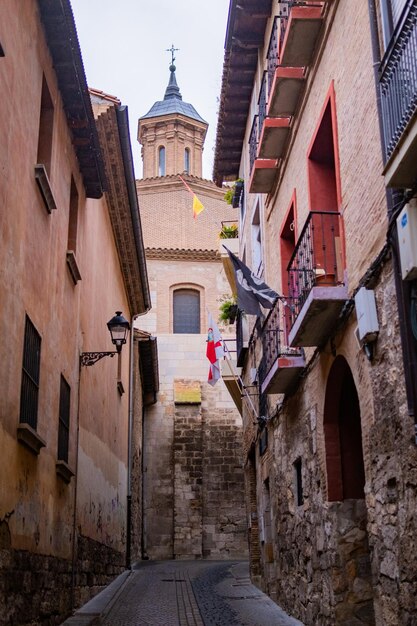 Ländliche und mittelalterliche Stadt in der Herbst- und Weihnachtszeit Tudela Navarra Spanien