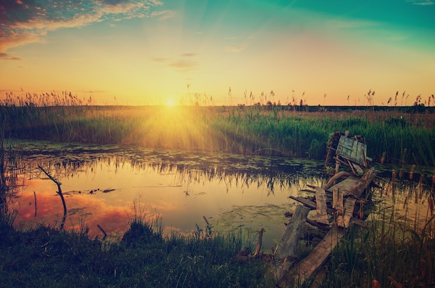 Ländlicher Sommersonnenaufgang