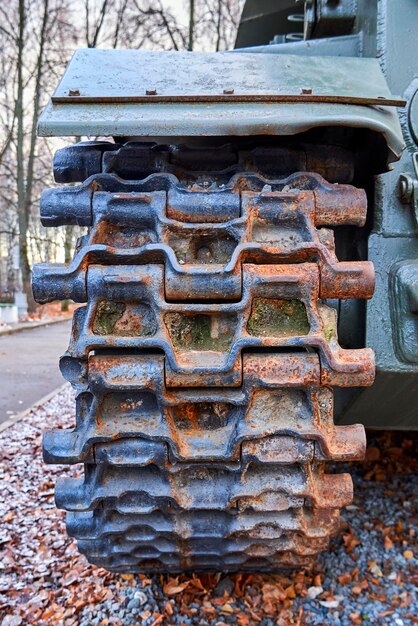 Lagarta de tanque militar em close