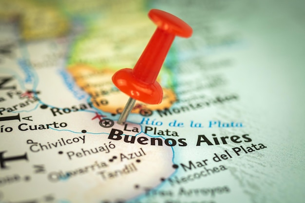 Lage Stadt Buenos Aires in Argentinien roter Stecknadel auf der Reisekartenmarkierung und Punkt Nahaufnahme Tourismus- und Reisekonzept Südamerika