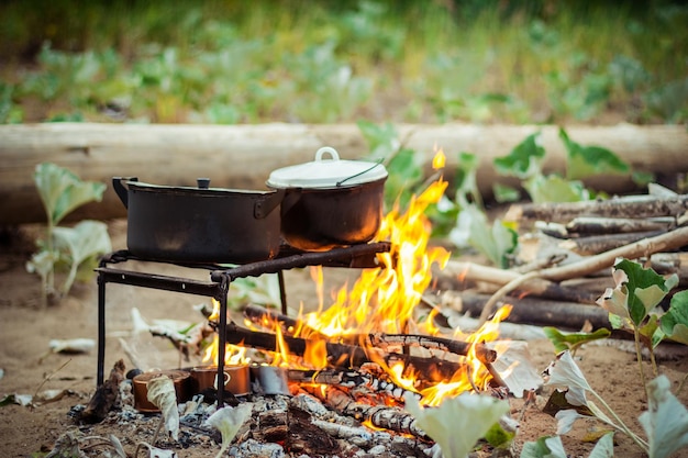 Lagerfeuer im Lager kochen