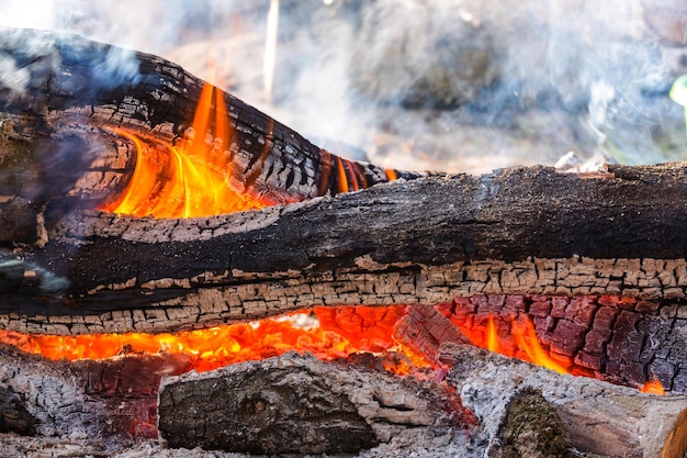 Lagerfeuer, Nahaufnahme