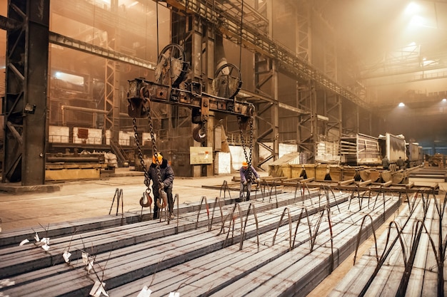 Lagermetallrohling. Galvanikanlage für das Metall.