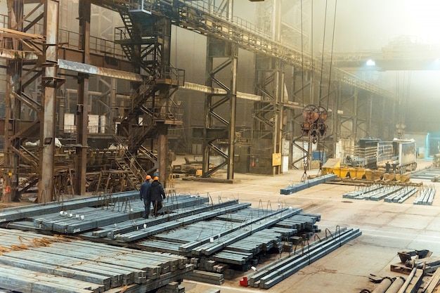 Lagermetallrohling. Galvanikanlage für das Metall.