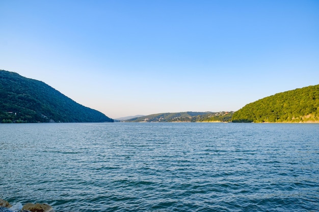 Lago Abrau Durso e suas margens Lago no Território Krasnodar da Rússia