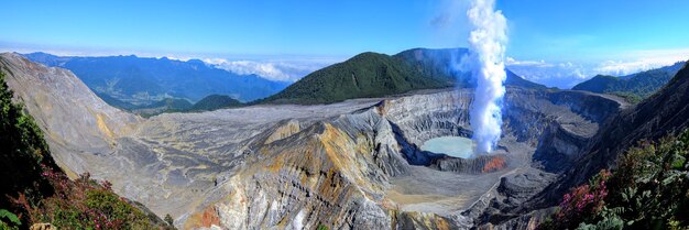 el lago ácido del volcán Poás