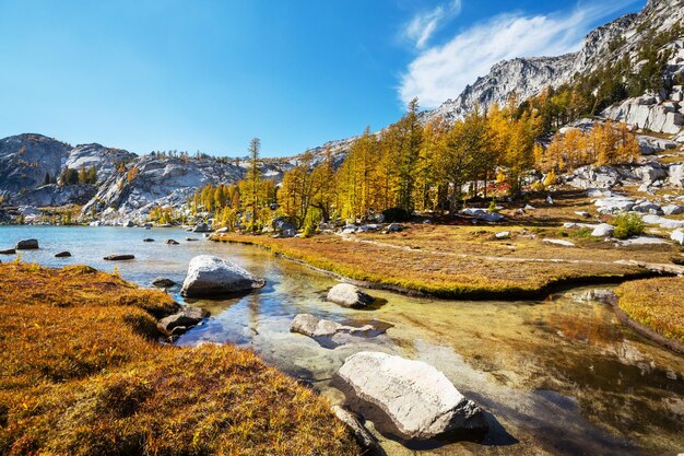 Lago alpino