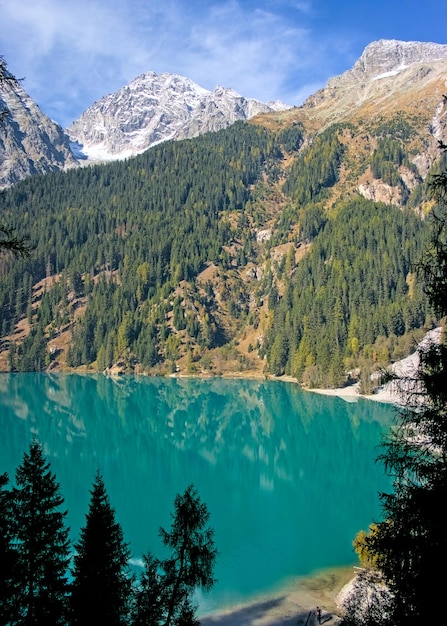 Lago Antholz en Tirol del Sur, Italia