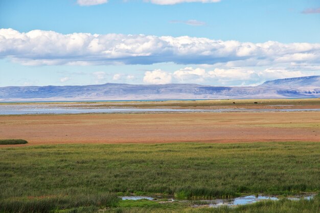 Lago argentino cerca del lago El Calafate en la Patagonia, Argentina