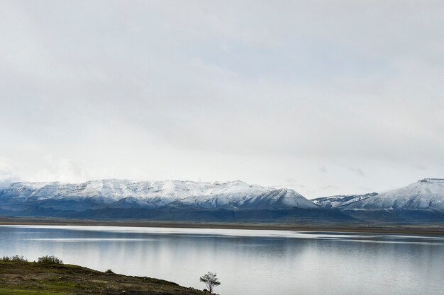 Lago Argentino no parque nacional das geleiras