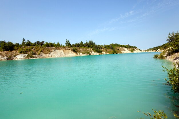 Lago artificial - o lago artificial que apareceu em fossos cretáceos.