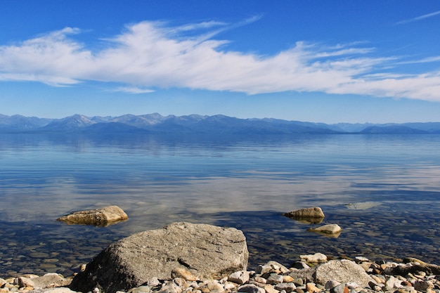 Lago baikal e montanhas