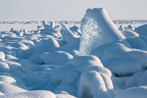 Lago Baikal en invierno en Siberia