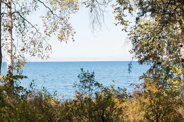 lago baikal en verano y otoño