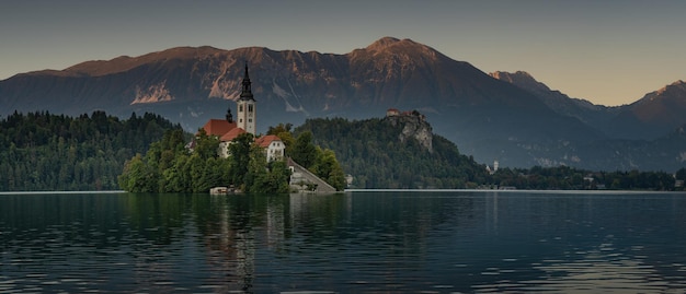 Lago Bled en Eslovenia al atardecer