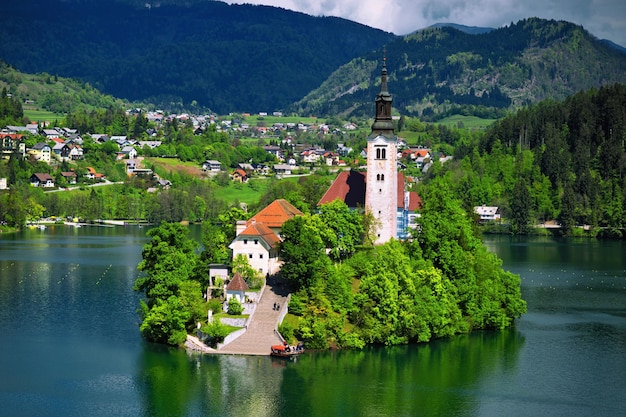 Lago Bled con la iglesia de St Marys