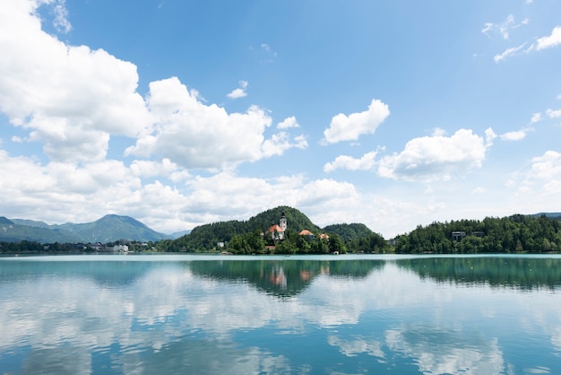 Lago Bled, ilha e montanhas, Eslovênia, Europa