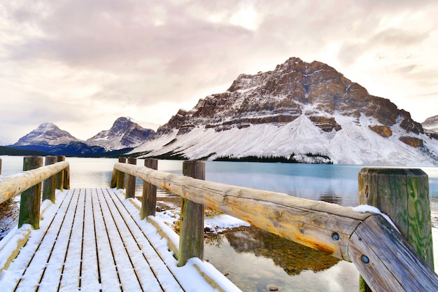 Lago bow, montañas rocosas, banff, alberta, canadá