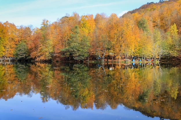 Lago Buyuk en el Parque Nacional Yedigoller Turquía