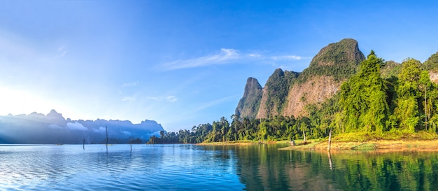 Lago Cheow Lan en Tailandia