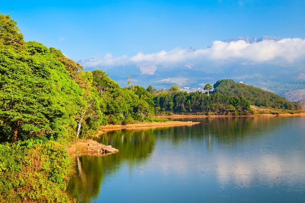 Lago dam perto de munnar índia