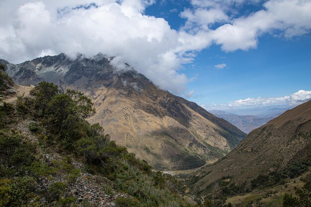 Lago das montanhas de Humantay