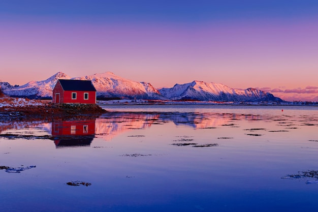 Lago de inverno Noruega