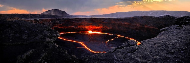 Lago de lava do vulcão ativo Erta Ale