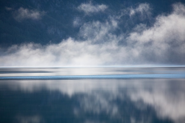 Lago de montanha pitoresco na Noruega