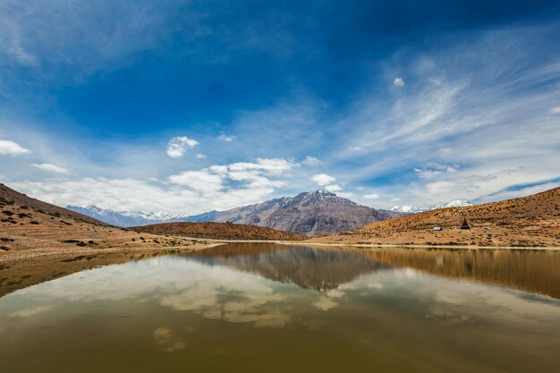 Lago Dhankar en Himalaya