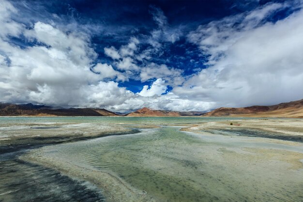 Foto lago do himalaia tso kar ladakh índia