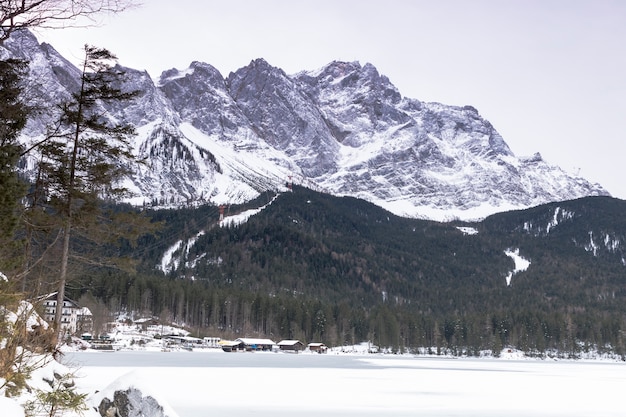 Lago Eibsee en invierno