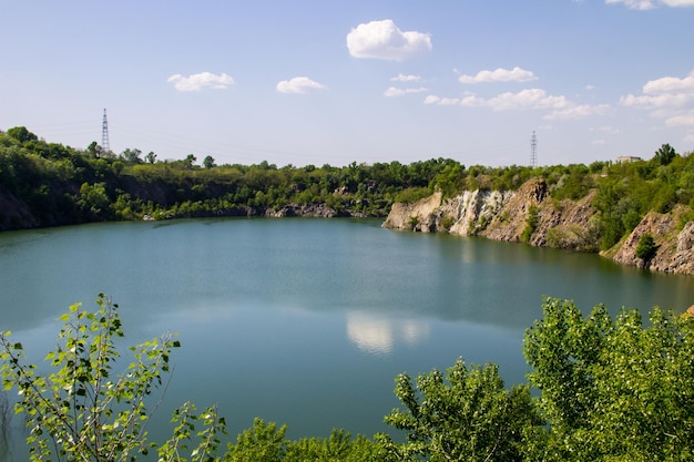 Lago em pedreira abandonada