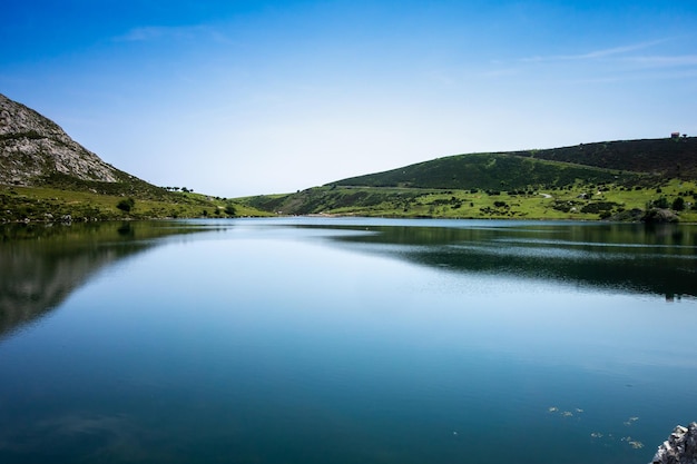 Lago Enol em Picos de Europa Asturias Espanha