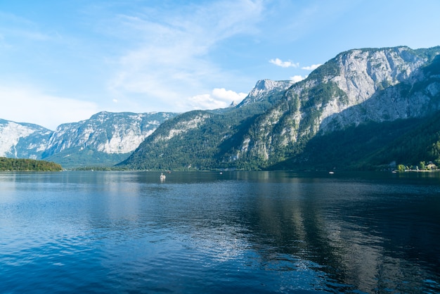 Lago Hallstatter en los Alpes austríacos