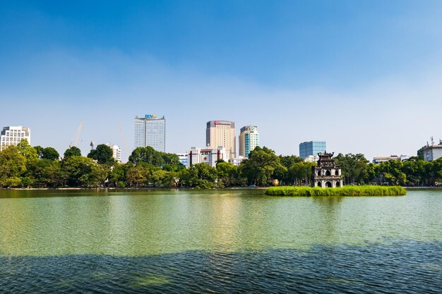 Foto lago hoan kiem en hanoi vietnam lago icónico en el centro de hanoi