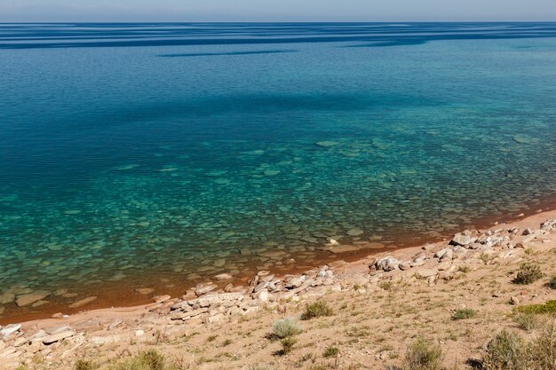 Foto lago issyk-kul, quirguistão