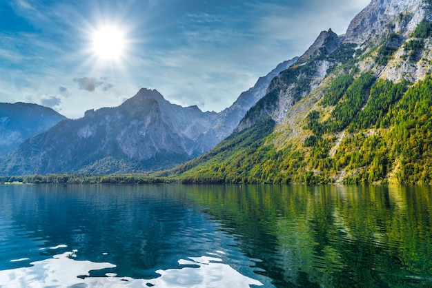 Lago Koenigssee com montanhas Alp Konigsee Berchtesgaden National Park Baviera Alemanha