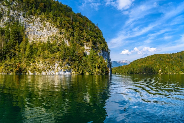 Lago Koenigssee con montañas Alp Konigsee Parque Nacional Berchtesgaden Baviera Alemania