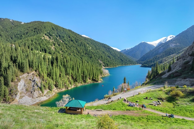 Lago Kolsay inferior no Cazaquistão