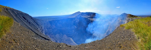 Lago de lava en el cráter de Santiago en el volcán Masaya