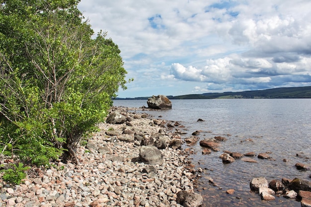 Lago Loch Ness en Escocia Reino Unido