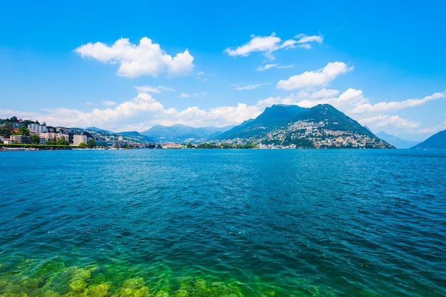 Lago lugano e cidade suíça