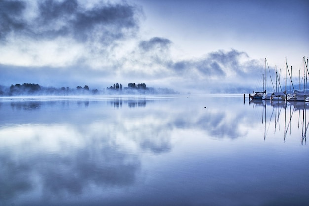 lago por la mañana