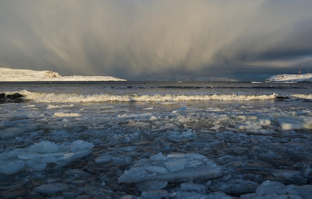 Lago Manasarovar no Tibete Ocidental De acordo com a religião hindu, o lago foi criado pela primeira vez na mente do Senhor Brahma, após o que se manifestou na Terra